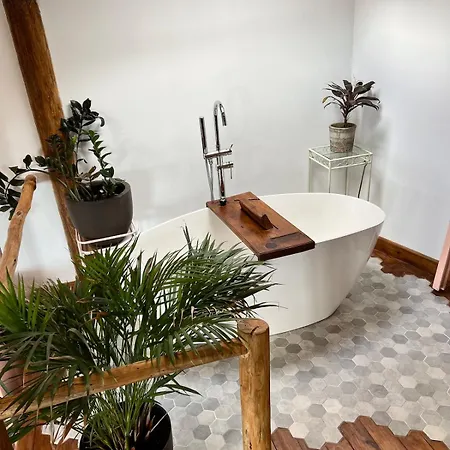別荘 Romantic Eco Retreat